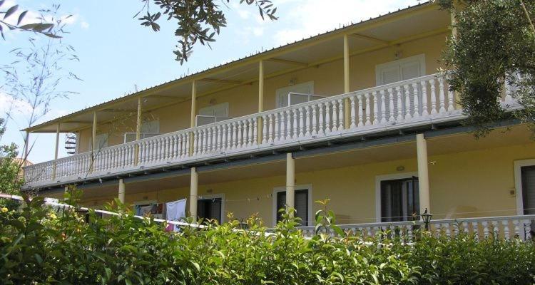 Casa Dyonisia Tsilivi Lejlighedshotel Plános Eksteriør billede